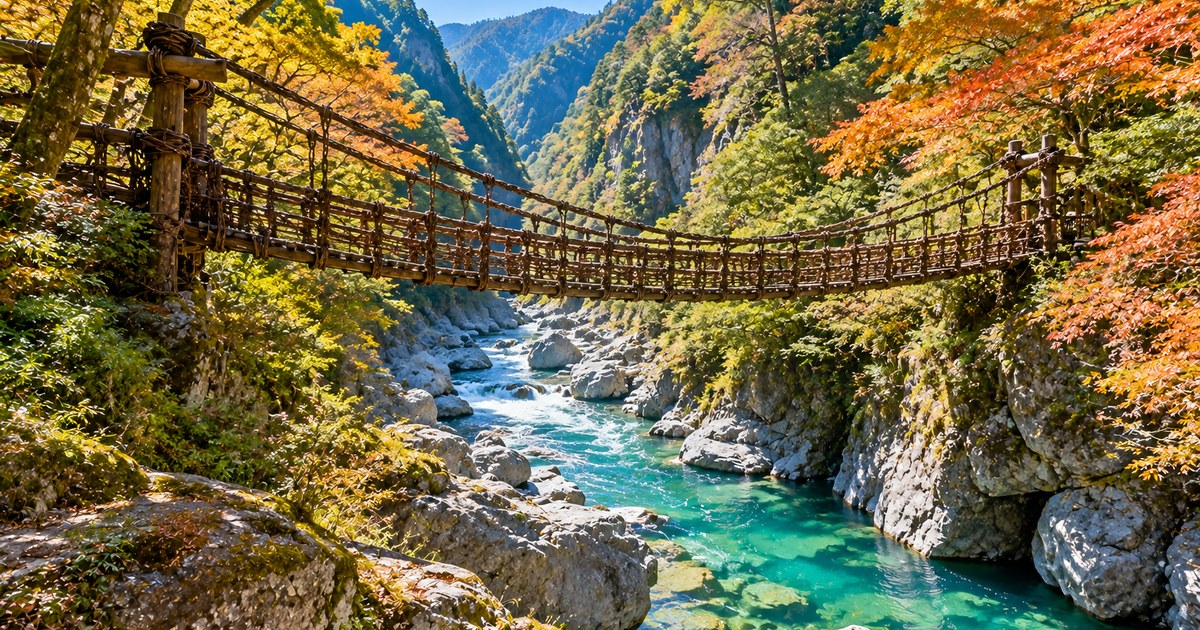 祖谷渓谷に架かるかずら橋と渓流